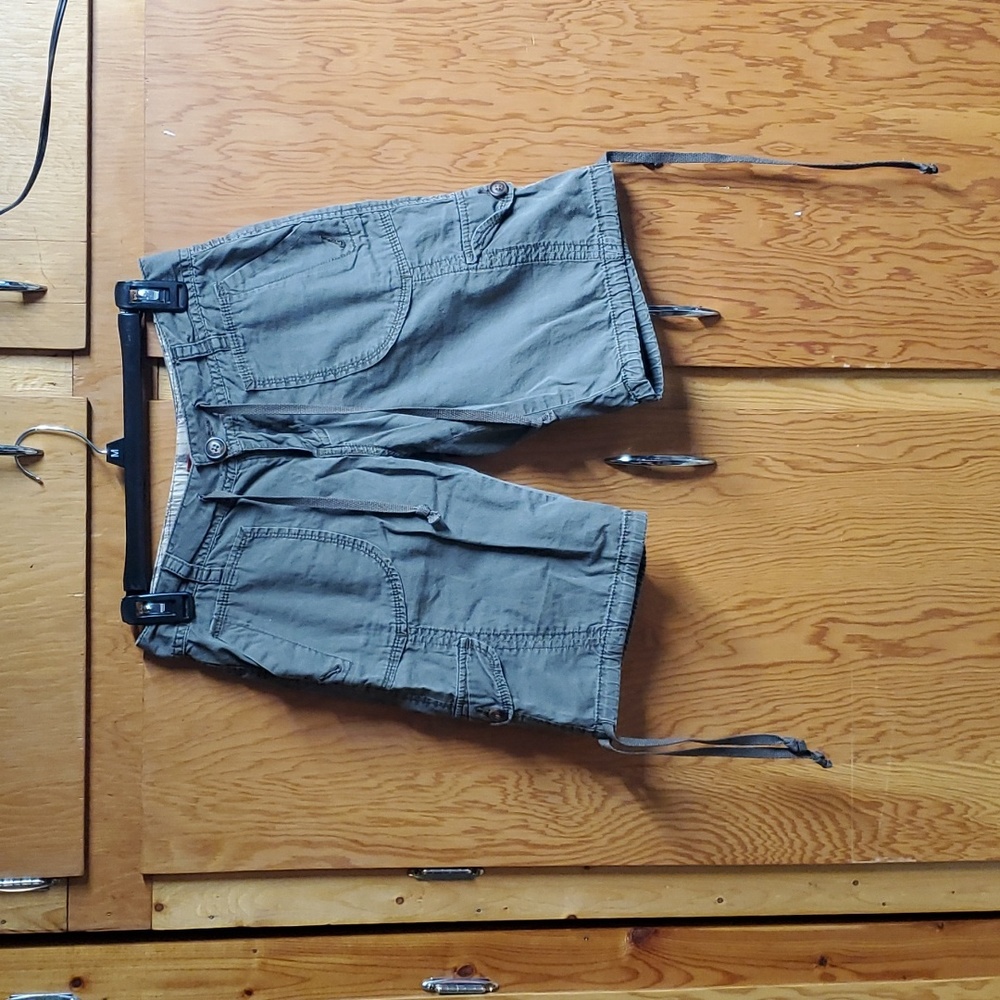 Women's Union Bay cargo shorts, Size 3